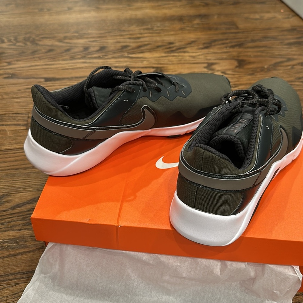 Nike Men's Legend Essential 2 Running Shoes, Cargo Khakj/Olive Grey, 11.5 - Picture 5 of 6